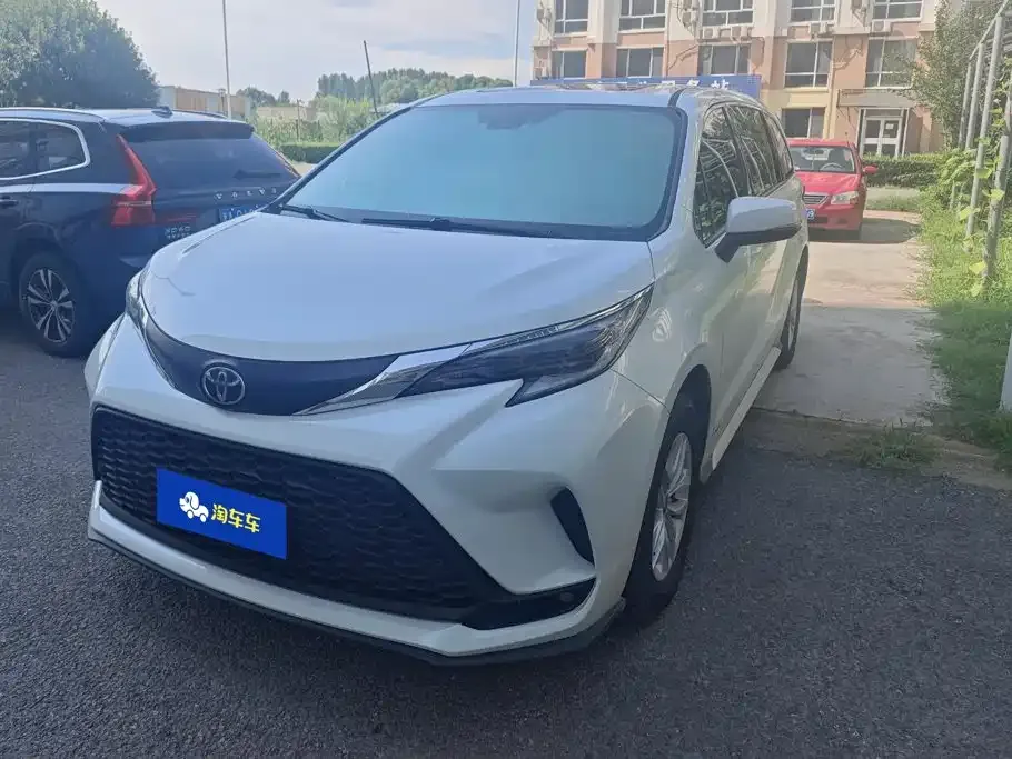 Toyota Granvia — фото 1