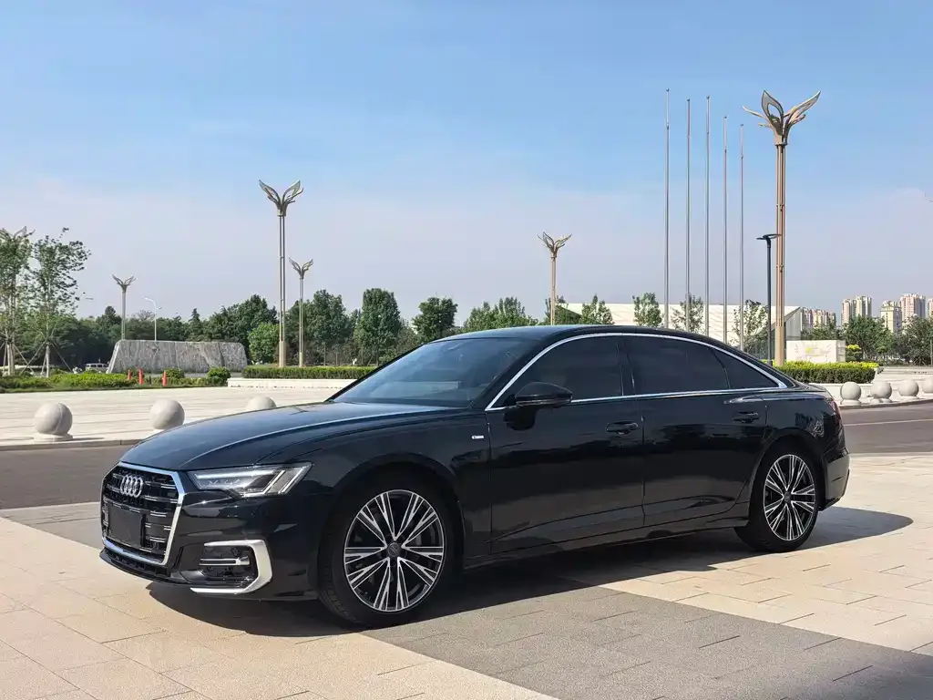 Audi A6L — фото 1