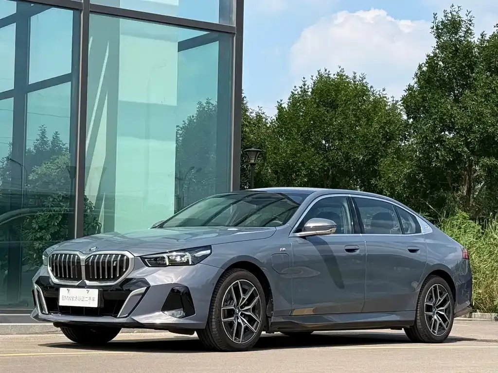 BMW i5 — фото 1