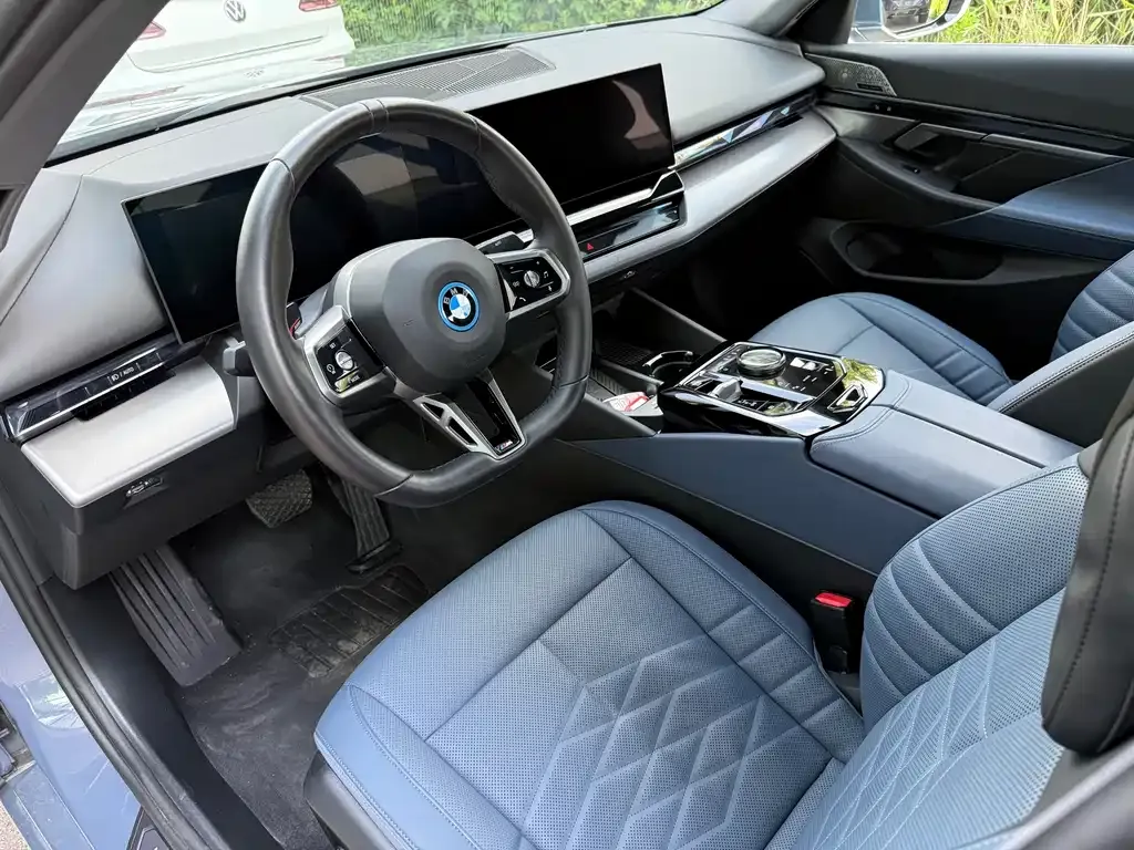 BMW i5 — фото 5