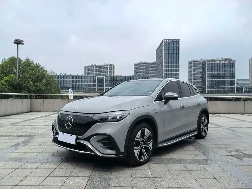Mercedes-Benz EQE SUV — фото 1
