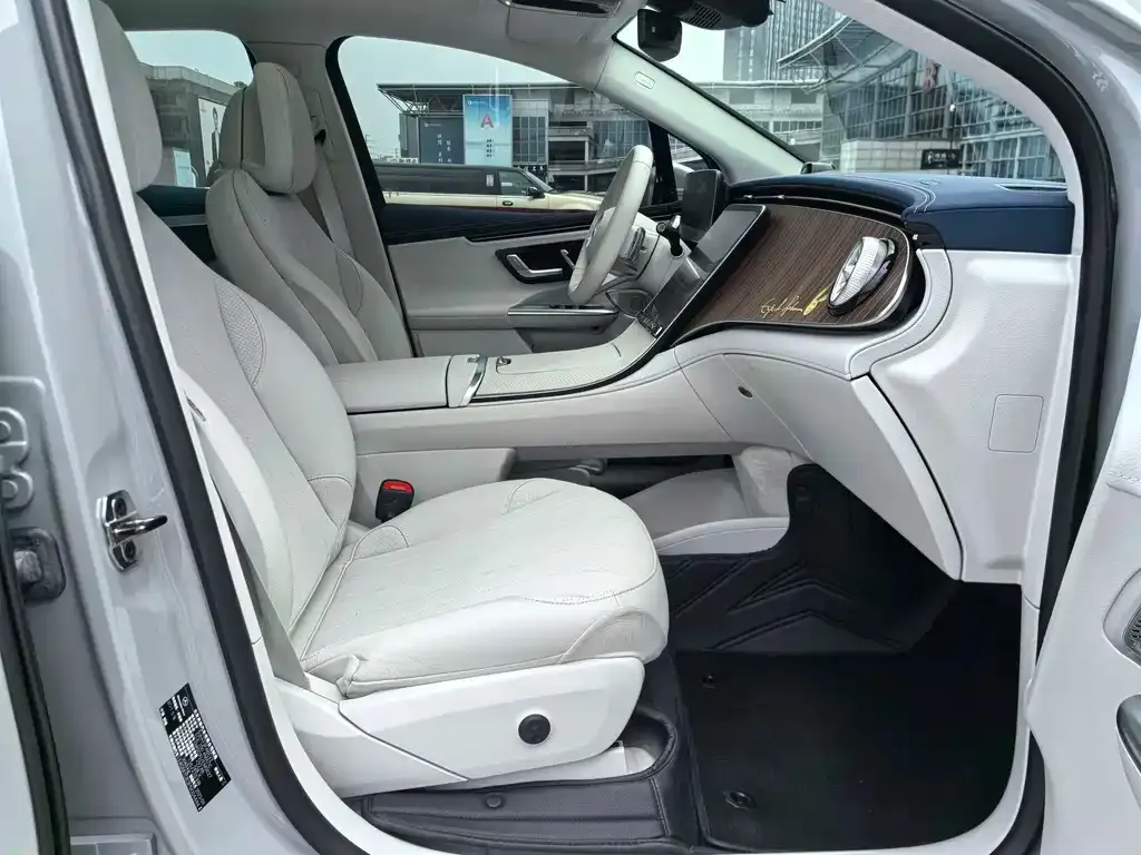 Mercedes-Benz EQE SUV — фото 2