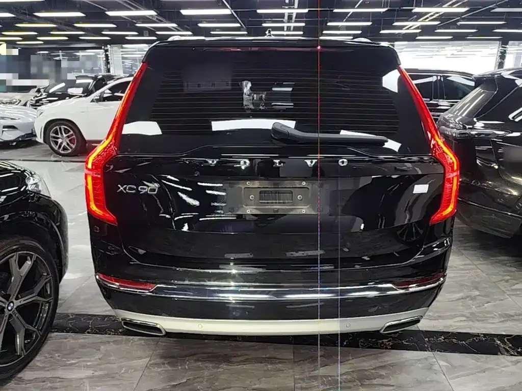 Volvo XC90 PHEV — фото 8