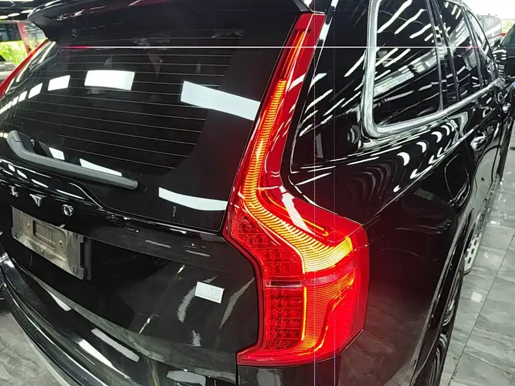 Volvo XC90 PHEV — фото 10