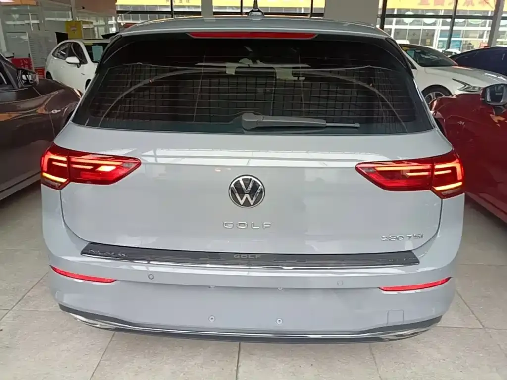 Volkswagen Golf — фото 10