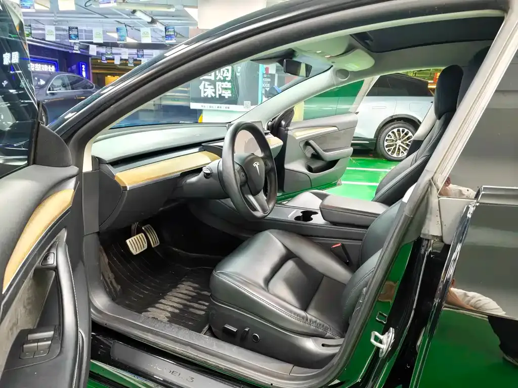 Tesla Model 3 — фото 10