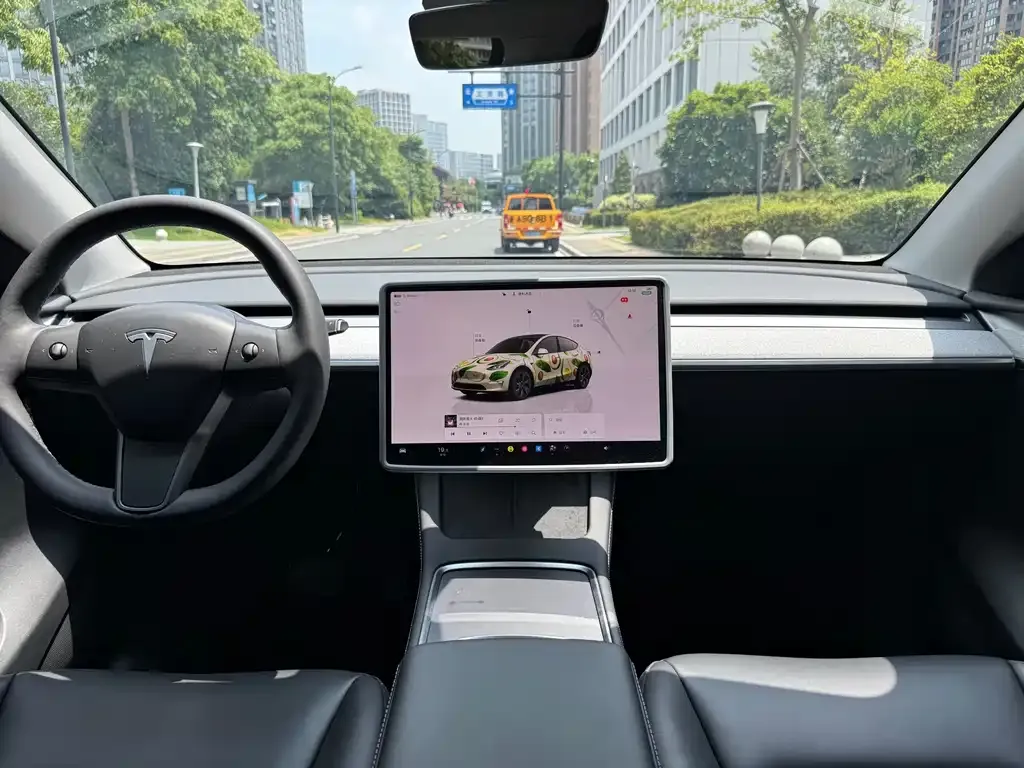 Tesla Model Y — фото 2