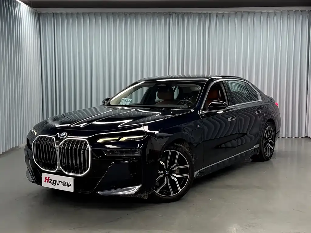 BMW i7 — фото 1