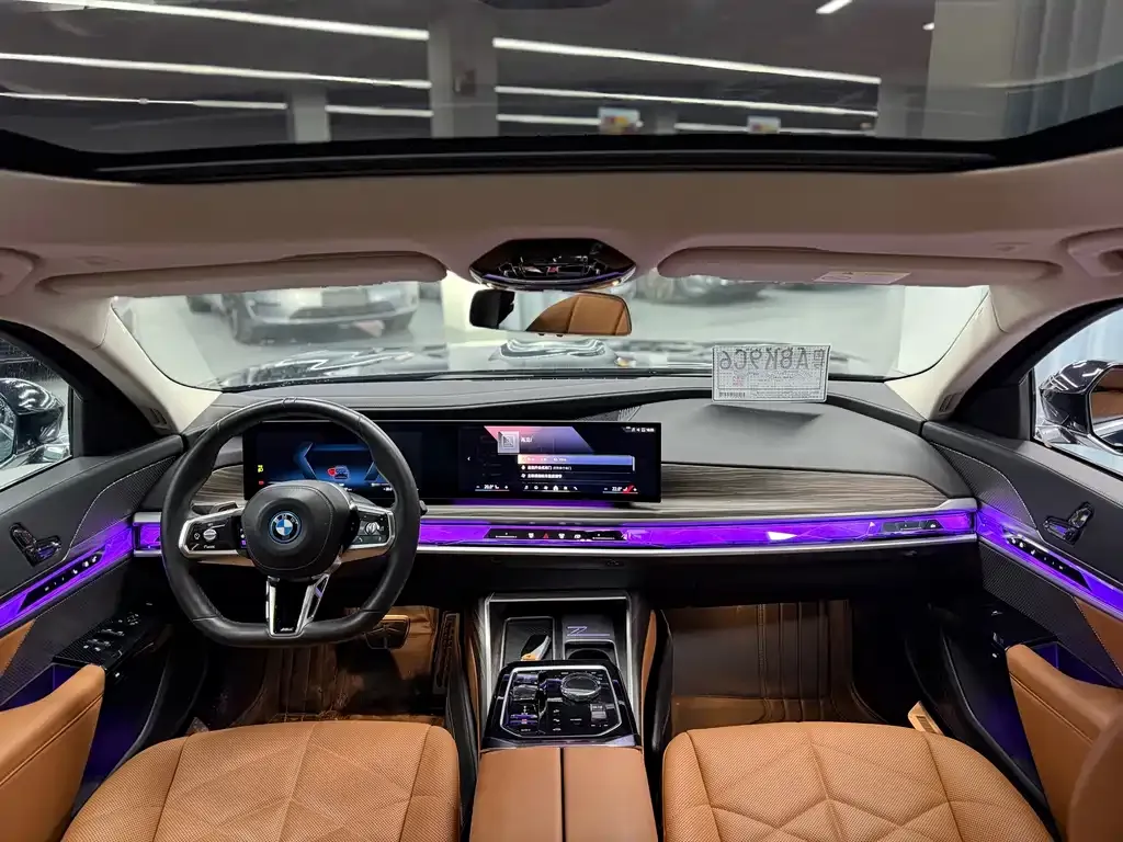 BMW i7 — фото 7