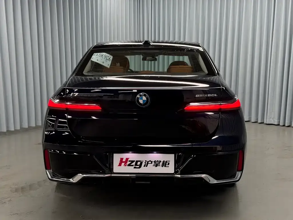 BMW i7 — фото 9
