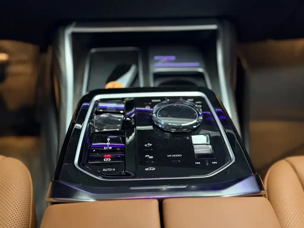 BMW i7 — фото 2