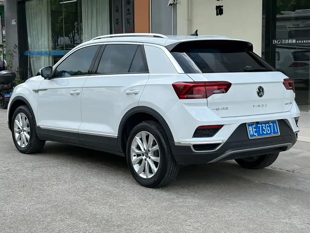 Volkswagen T-Roc — фото 9