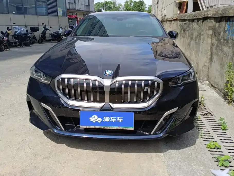 BMW i5 — фото 8