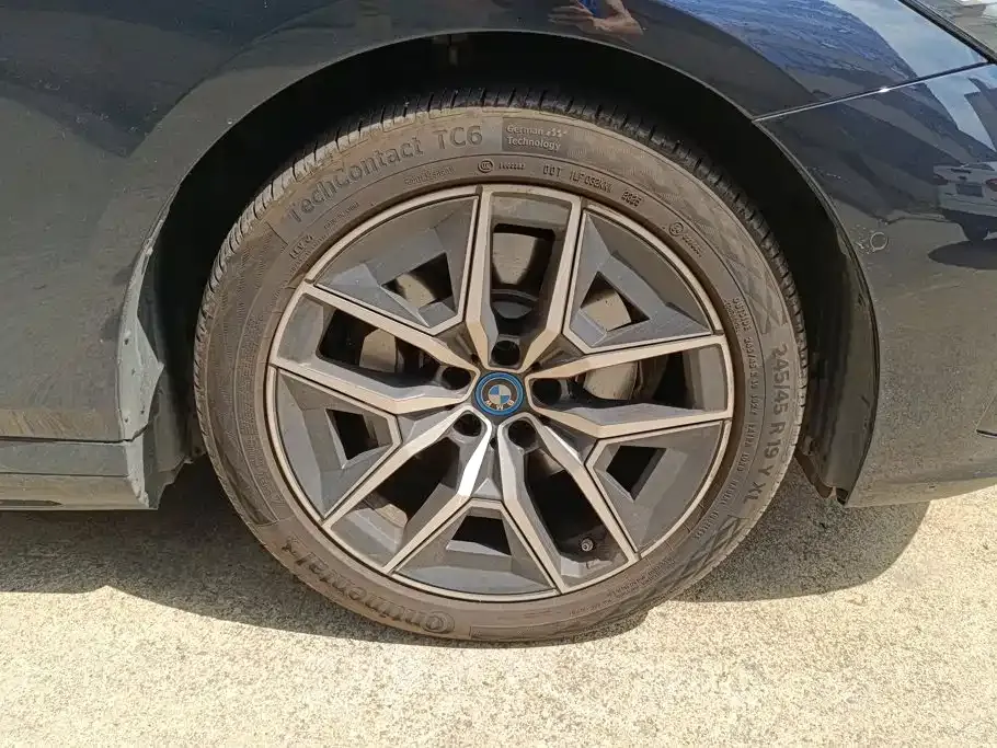 BMW i5 — фото 9
