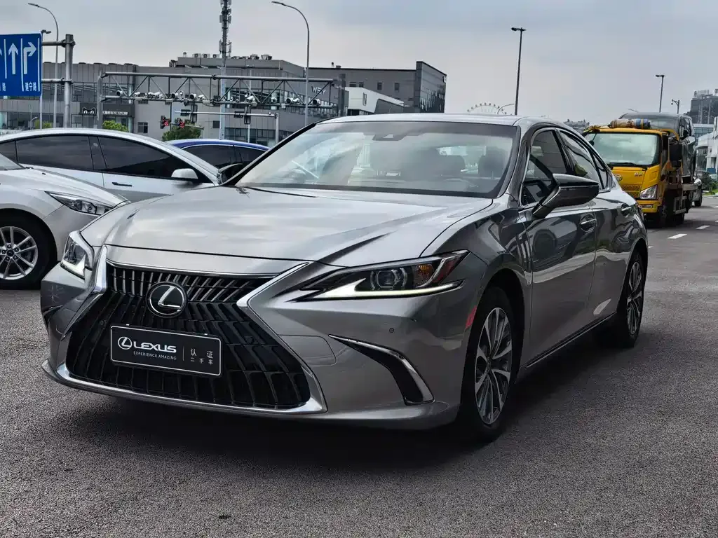 Lexus ES — фото 1