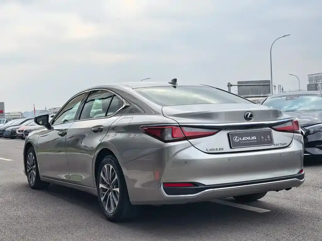 Lexus ES — фото 4