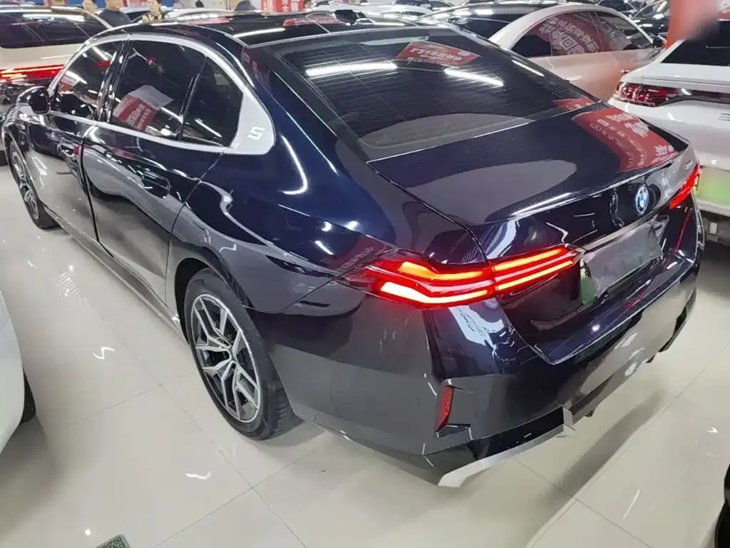 BMW i5 — фото 5