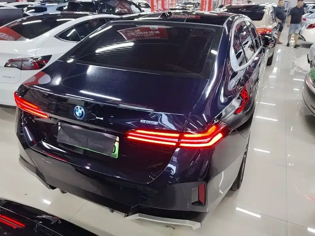 BMW i5 — фото 10