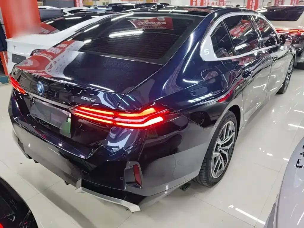 BMW i5 — фото 8