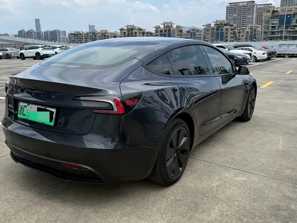 Tesla Model 3 — фото 8