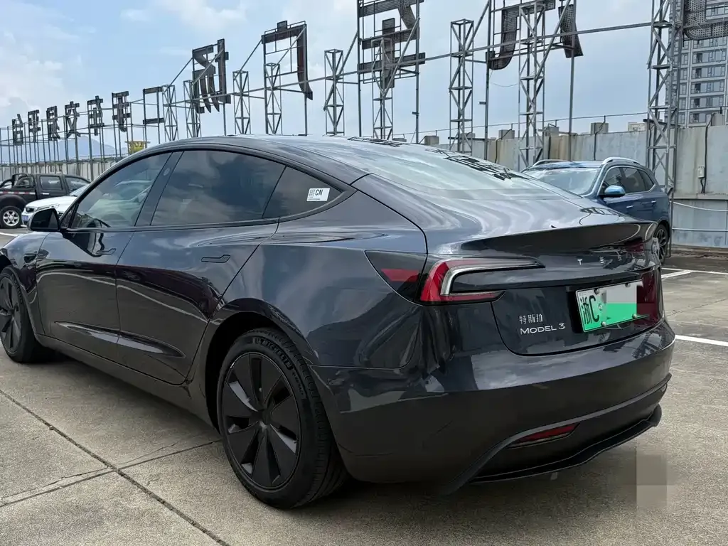 Tesla Model 3 — фото 7