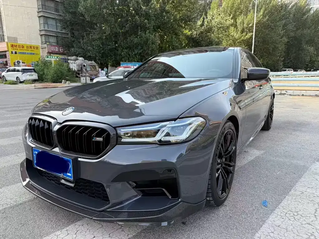 BMW M5 — фото 1