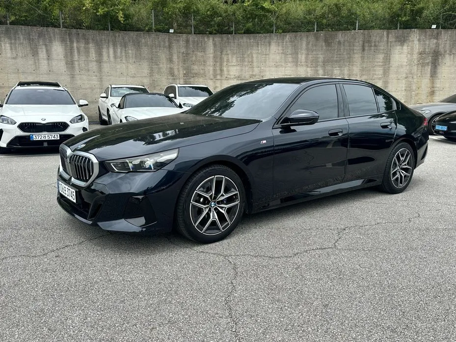 BMW 5-Series — фото 1