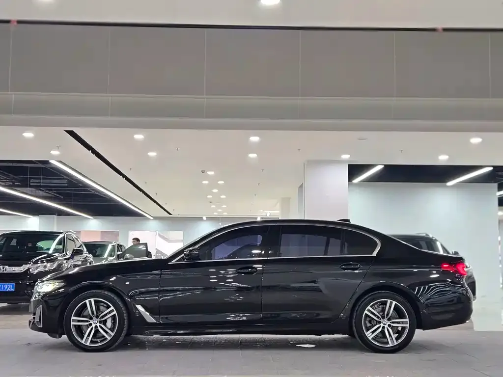 BMW 5 Series — фото 2
