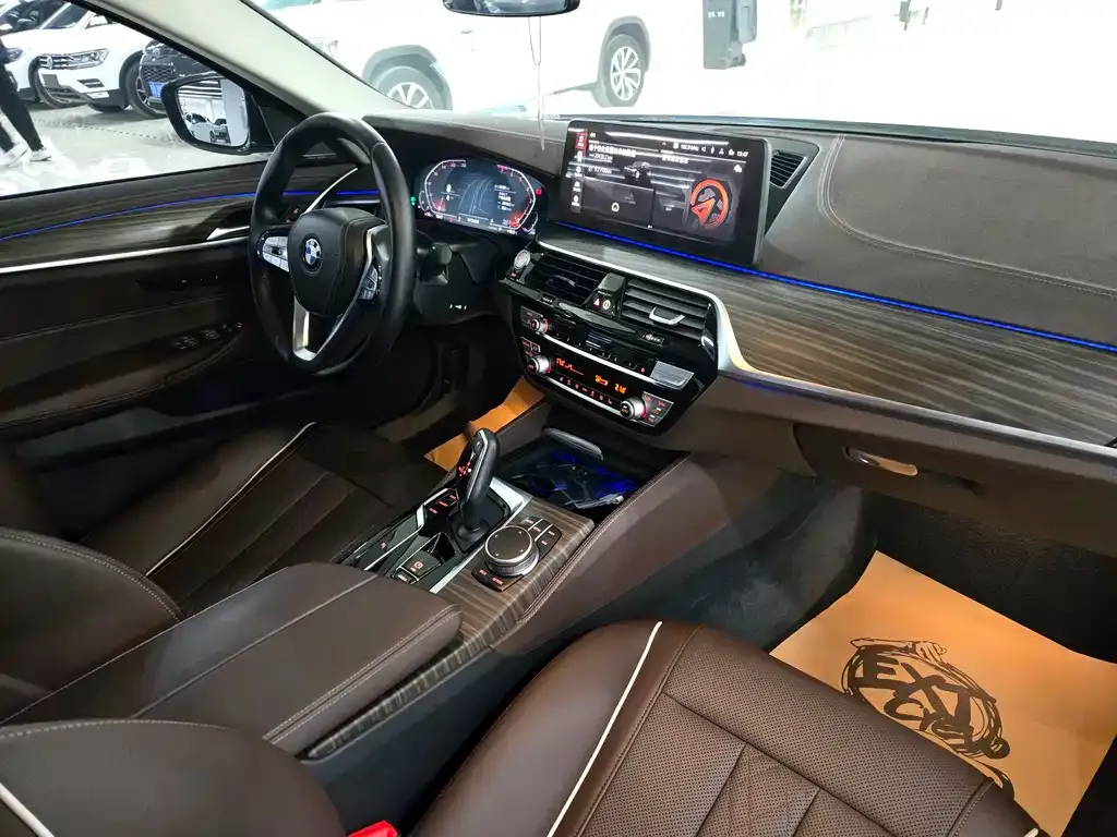 BMW 5 Series — фото 10