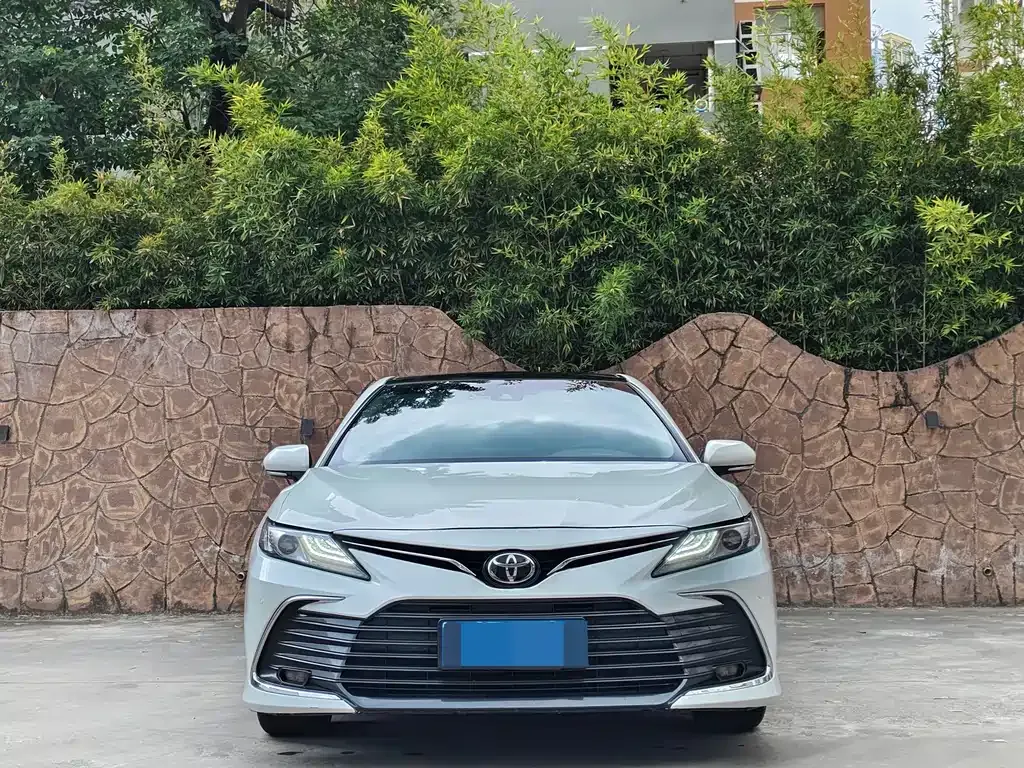 Toyota Camry — фото 5