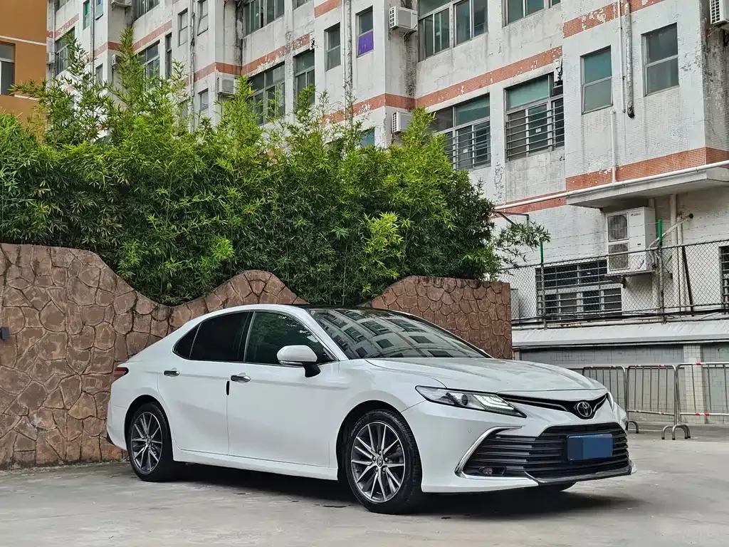 Toyota Camry — фото 10