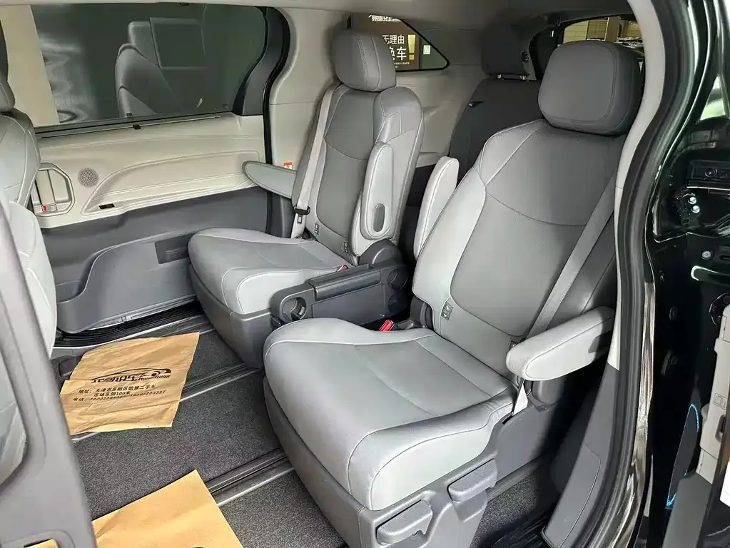 Toyota Granvia — фото 7