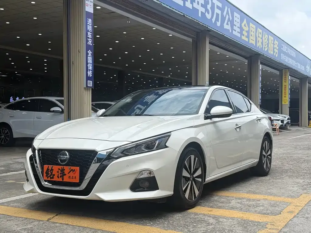 Nissan Teana — фото 1