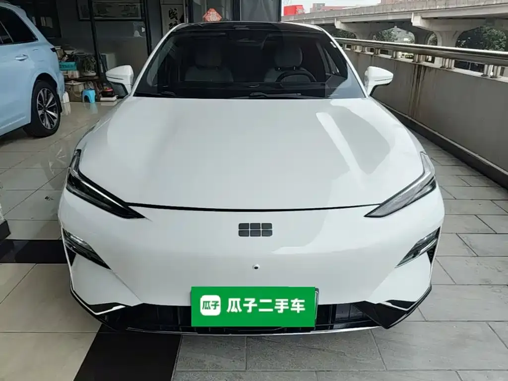 Geely Galaxy E8 — фото 10