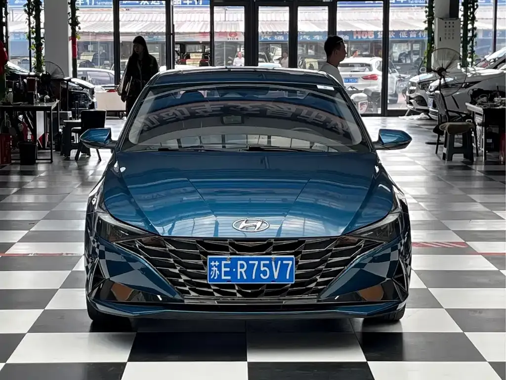 Hyundai Elantra — фото 4