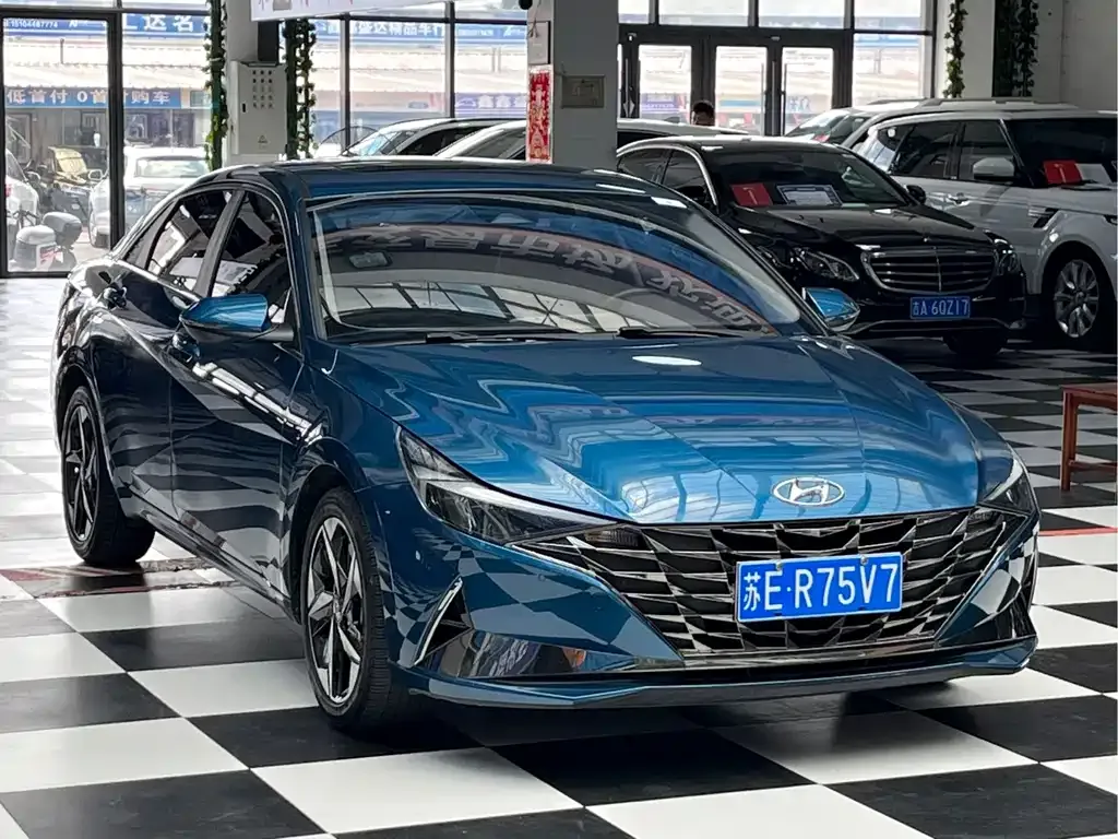Hyundai Elantra — фото 7