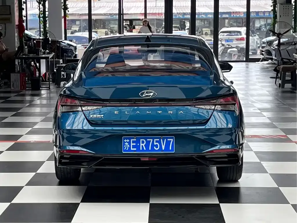 Hyundai Elantra — фото 8