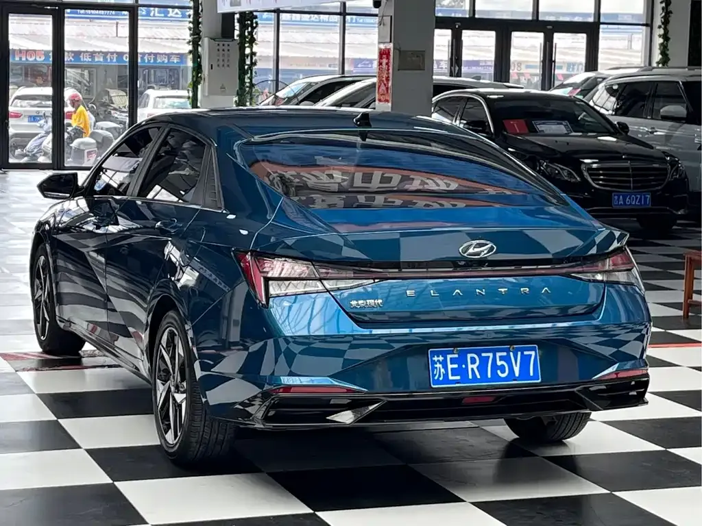 Hyundai Elantra — фото 5