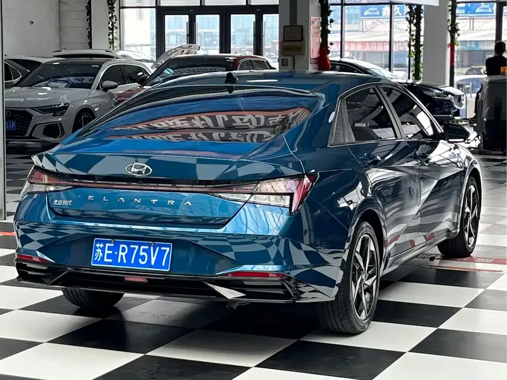 Hyundai Elantra — фото 6