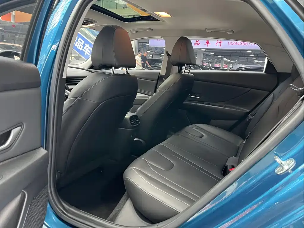 Hyundai Elantra — фото 3