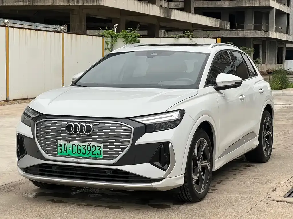 Audi Q4 e-tron — фото 1