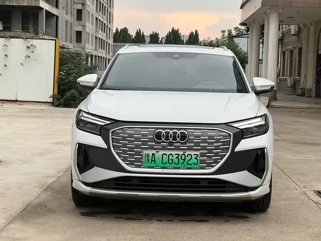 Audi Q4 e-tron — фото 4