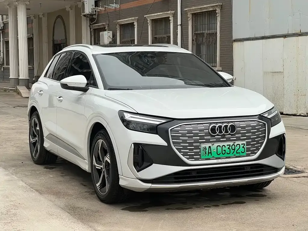 Audi Q4 e-tron — фото 2