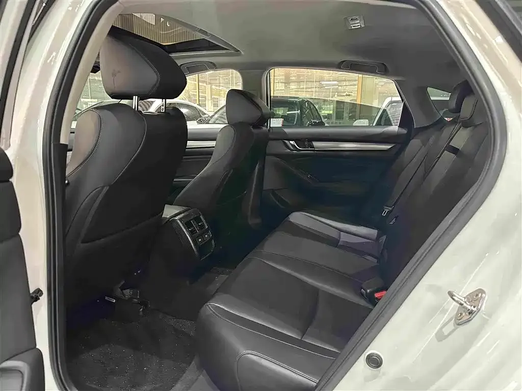 Honda Accord — фото 10