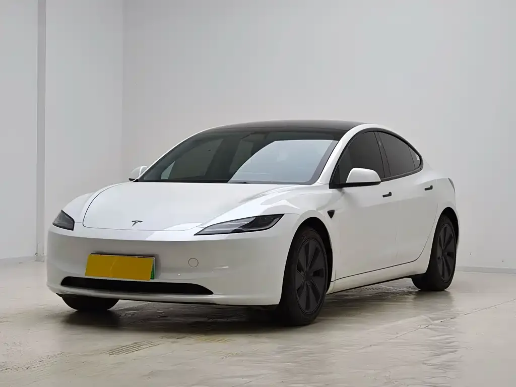 Tesla Model 3 — фото 1