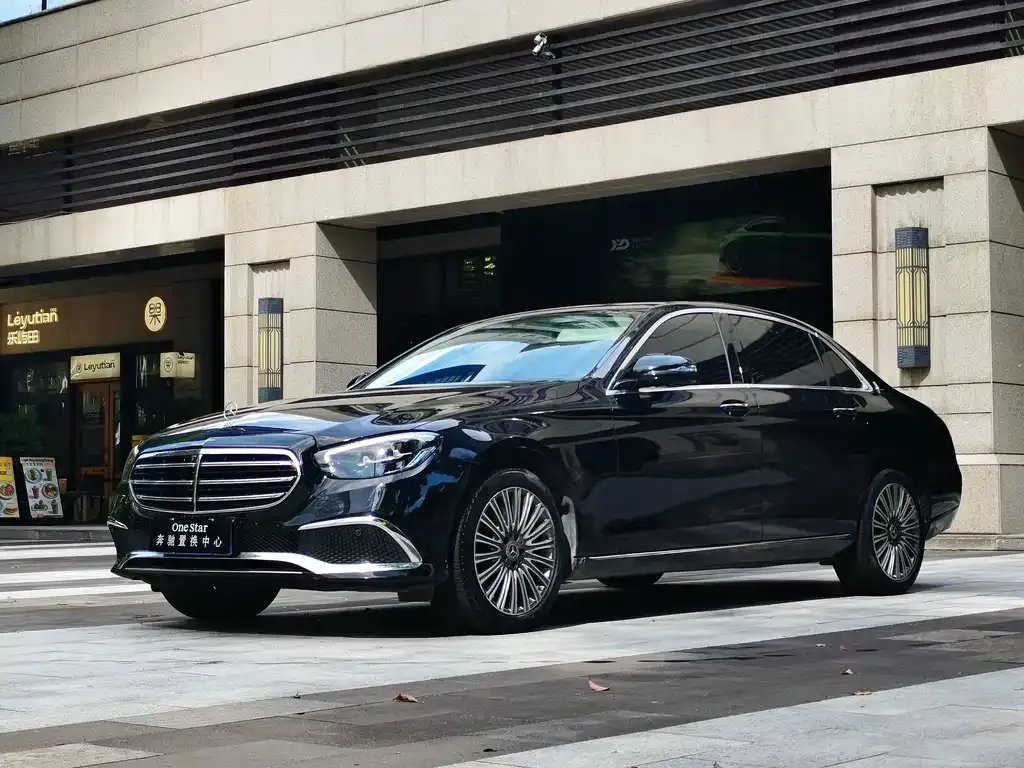 Mercedes-Benz E-Class — фото 4
