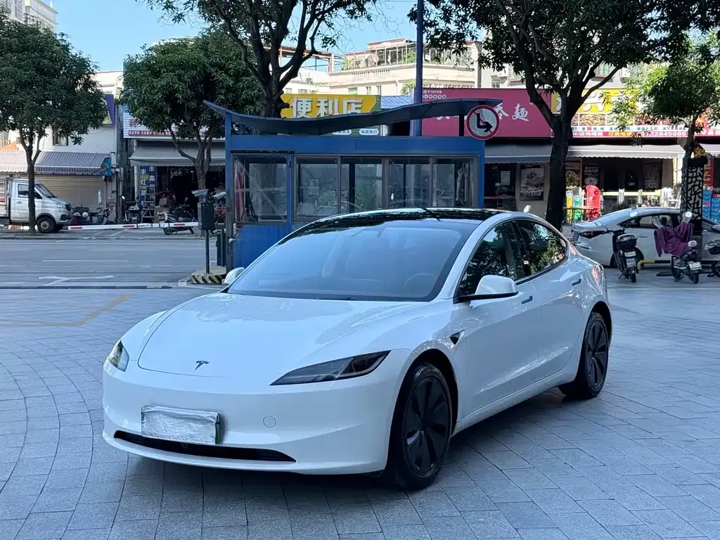 Tesla Model 3 — фото 1