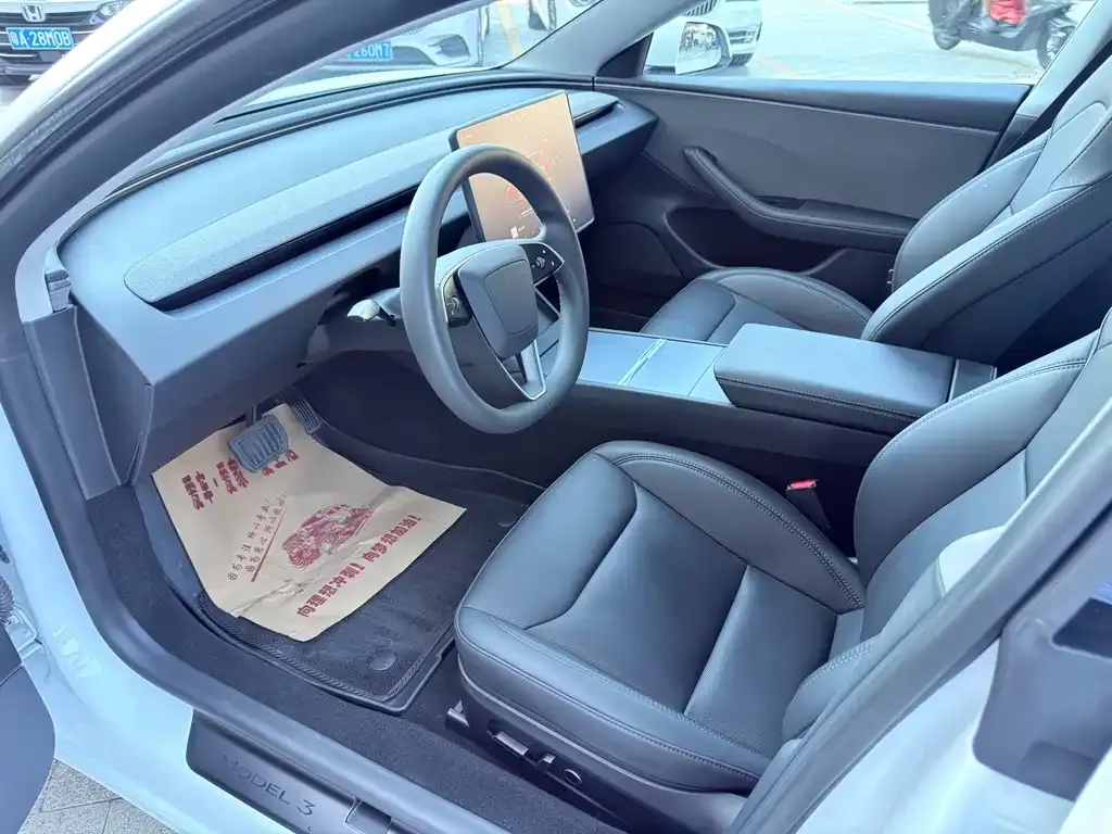 Tesla Model 3 — фото 7