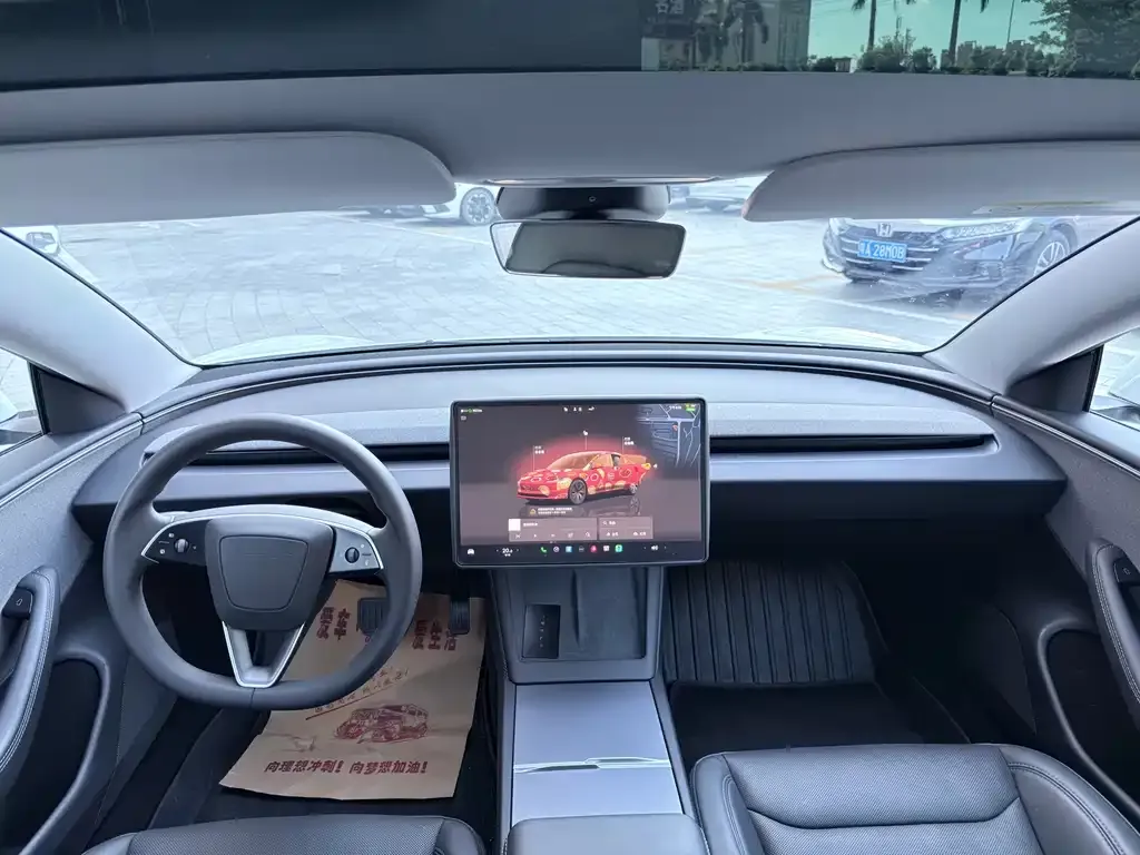 Tesla Model 3 — фото 4