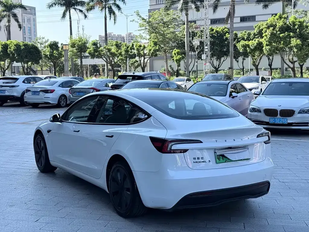 Tesla Model 3 — фото 8